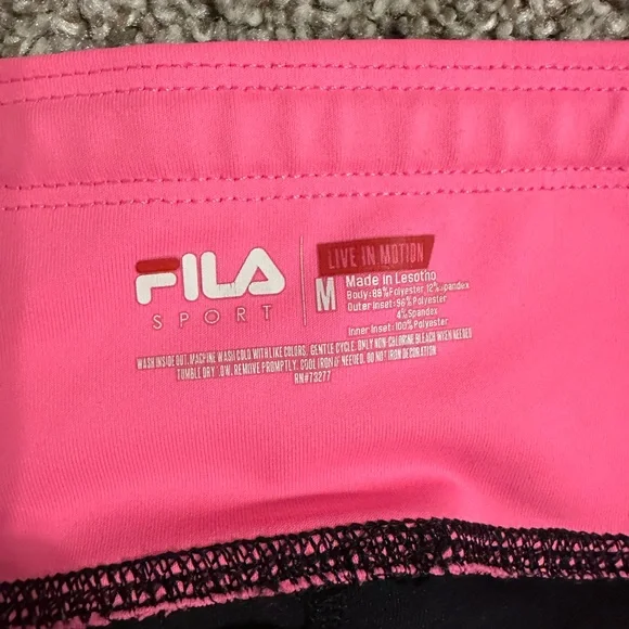 Women’s FILA work out capris - Picture 3 of 5